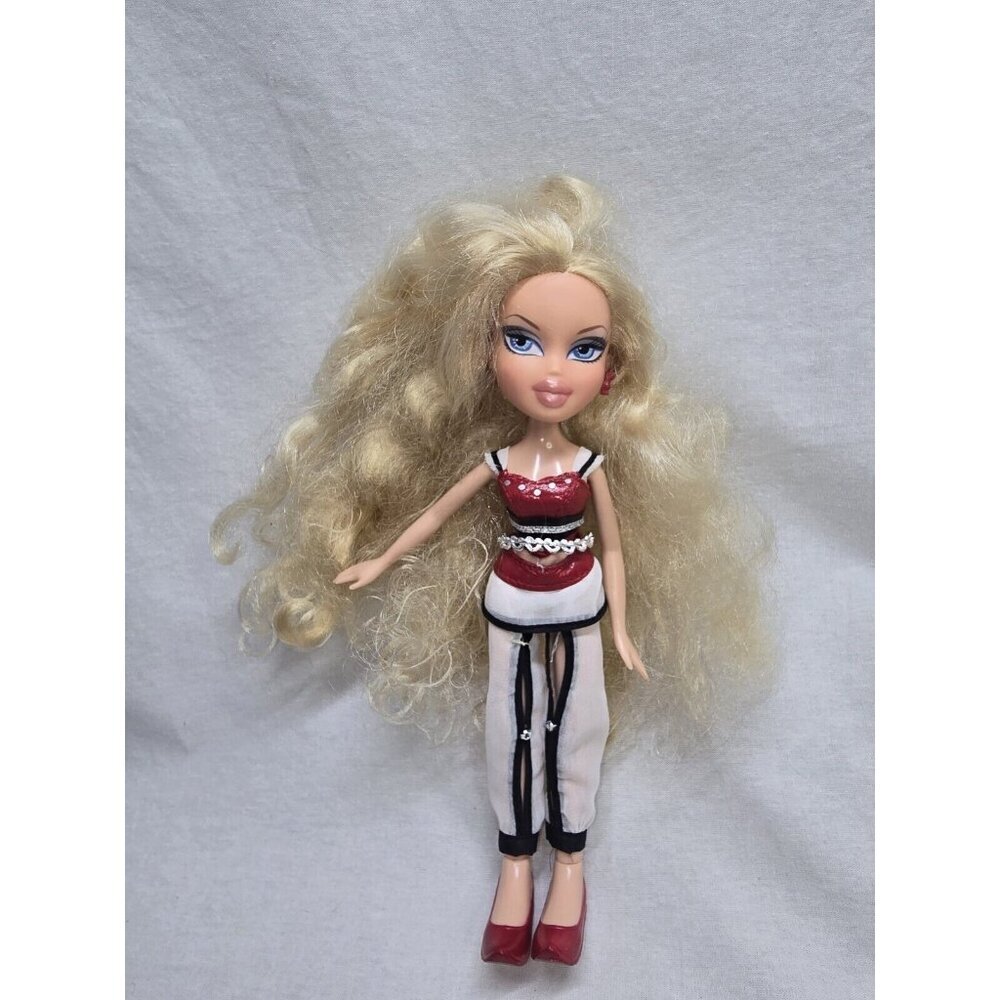 2009 Bratz Desert Jewelz Cloe Doll- Read Description